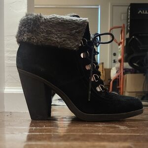 Elegant Black Heeled Boots with Faux Fur